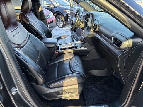 Used 2020 Ford Explorer Platinum w/ Premium Technology Package AWD/4WD image 22