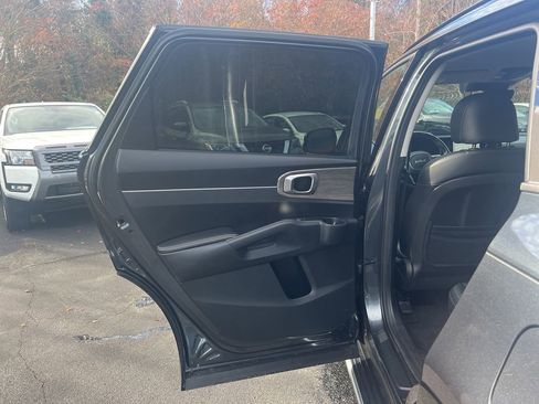 Used 2022 Kia Sorento EX image 27