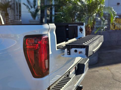 Used 2024 GMC Sierra 1500 SLT image 9