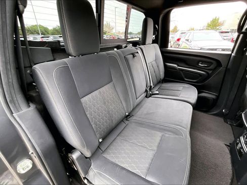 Used 2019 Nissan Titan SV w/ SV Convenience Package image 19