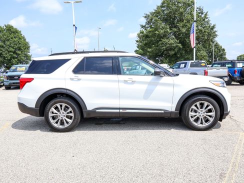 Used 2023 Ford Explorer XLT w/ Equipment Group 202A AWD/4WD image 6