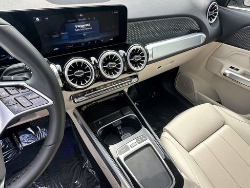 Certified 2025 Mercedes-Benz GLB 250 image 30