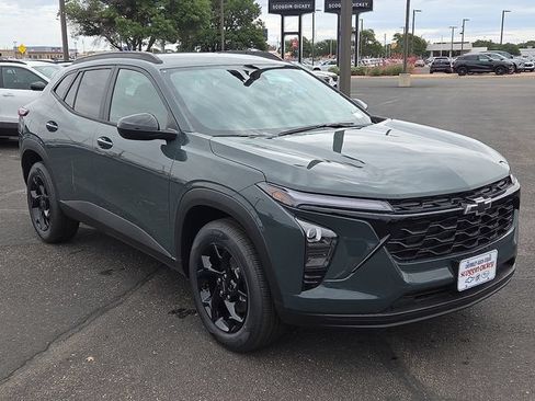 New 2026 Chevrolet Trax LT w/ Driver Confidence Package FWD image 5
