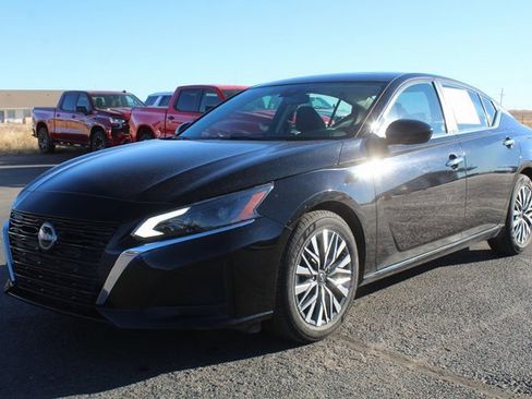 Used 2023 Nissan Altima 2.5 SV image 8
