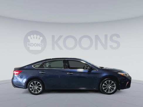 Used 2018 Toyota Avalon XLE image 12