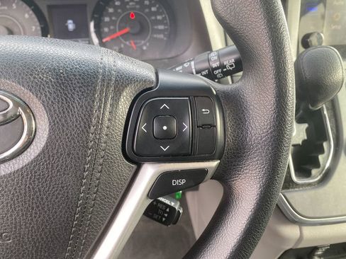 Used 2016 Toyota Sienna LE image 17