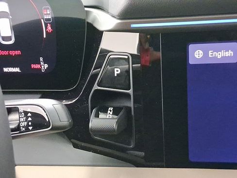 New 2026 Porsche Macan Electric image 16