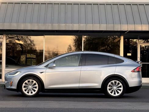 Used 2018 Tesla Model X 100D image 5