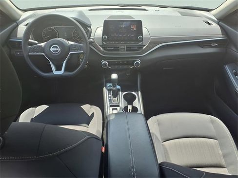 Used 2024 Nissan Altima 2.5 SV image 6