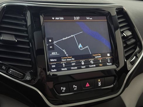 Used 2019 Jeep Cherokee Limited w/ Luxury Group AWD/4WD image 32