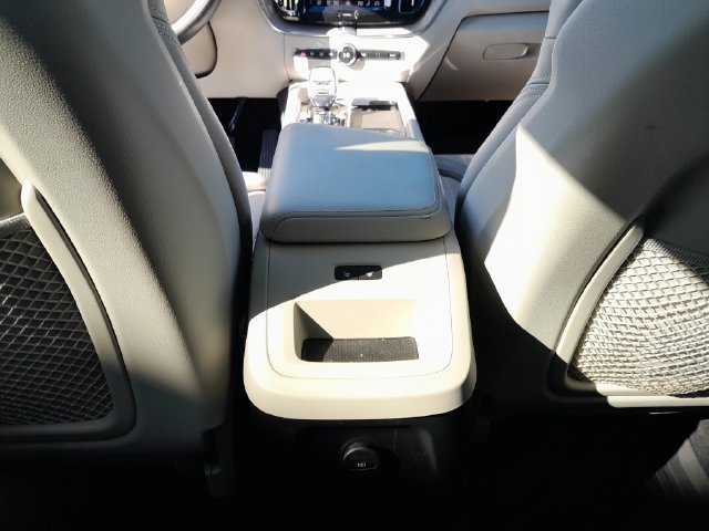 Used 2022 Volvo XC60 T8 Inscription w/ Advanced Package AWD/4WD image 16