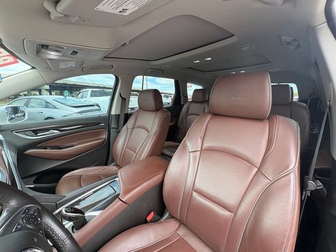 Used 2019 Buick Enclave Avenir FWD image 23
