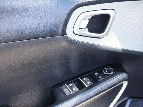 Used 2024 Kia Soul LX w/ Option Group 015 image 37