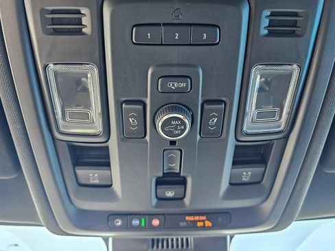 Used 2024 Chevrolet Suburban Premier AWD/4WD image 35