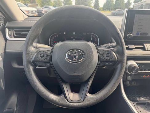 Used 2025 Toyota RAV4 XLE AWD/4WD image 8