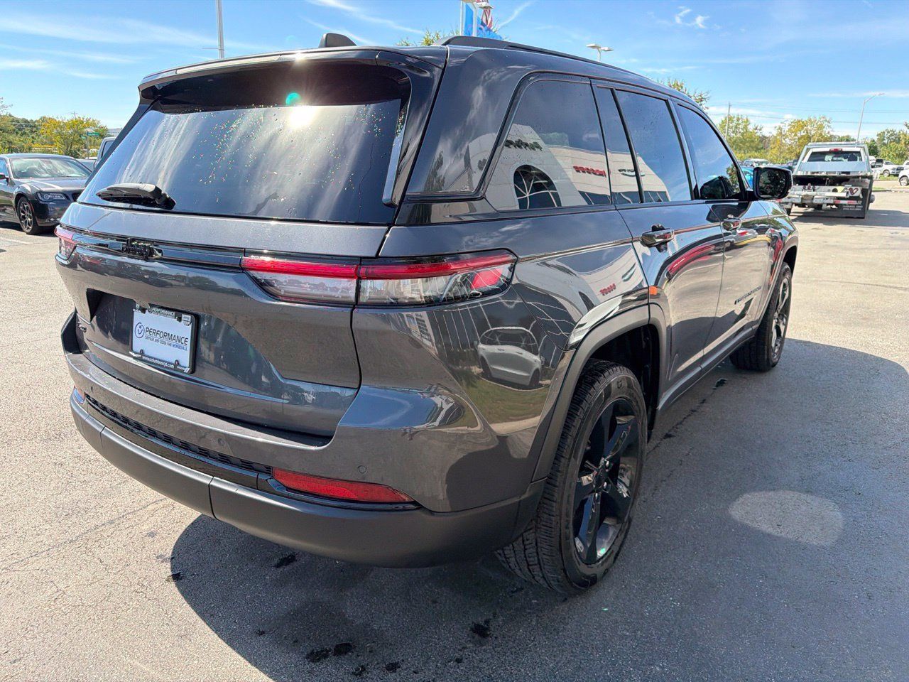 Used 2023 Jeep Grand Cherokee Altitude AWD/4WD image 9