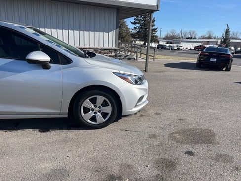 Used 2018 Chevrolet Cruze LS image 15