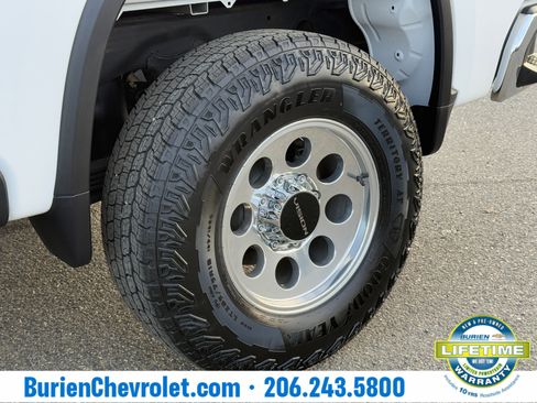 Used 2024 Chevrolet Silverado 2500 LT image 36