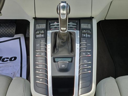 Used 2018 Porsche Macan S image 11