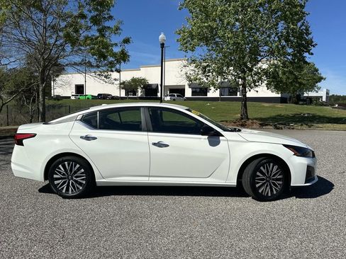 Used 2025 Nissan Altima 2.5 SV image 4