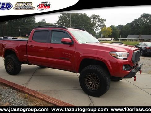 Used 2018 Toyota Tacoma SR5 RWD image 8