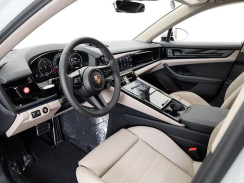 Certified 2025 Porsche Panamera 4 E-Hybrid AWD/4WD image 4
