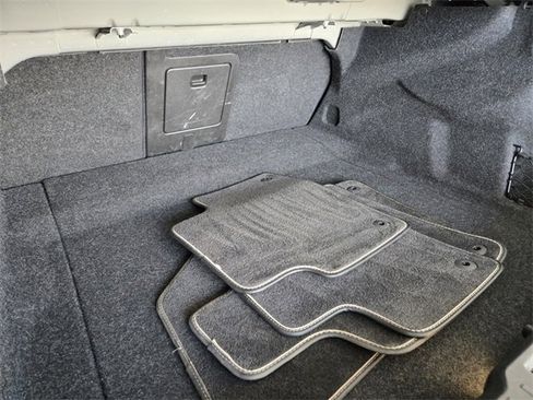 Used 2019 Volvo S60 T5 R-Design image 13