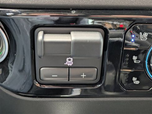 Used 2022 GMC Sierra 1500 SLT w/ SLT Premium Plus Package image 32