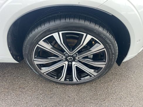 Certified 2023 Volvo XC60 B5 Ultimate w/ Climate Package image 12