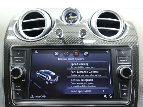 Used 2019 Bentley Bentayga image 38