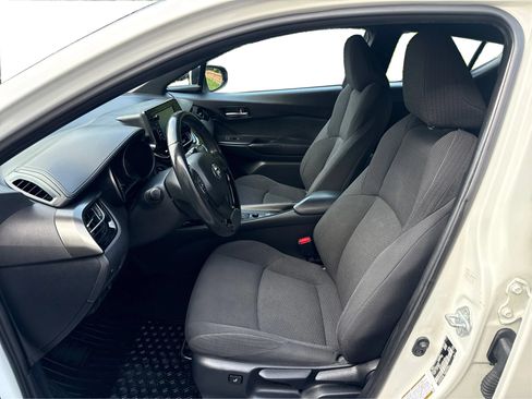 Used 2018 Toyota C-HR XLE FWD image 9