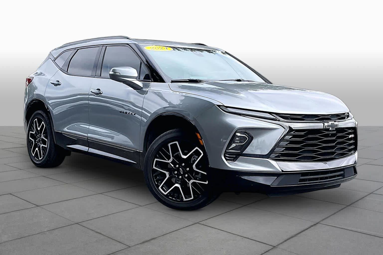 Used 2024 Chevrolet Blazer RS w/ Driver Confidence II Package FWD image 3