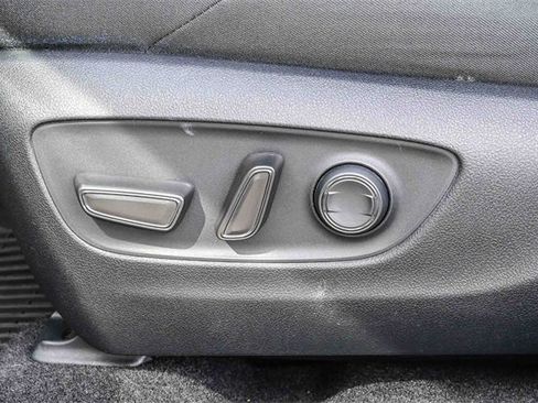 Used 2022 Toyota RAV4 SE image 23