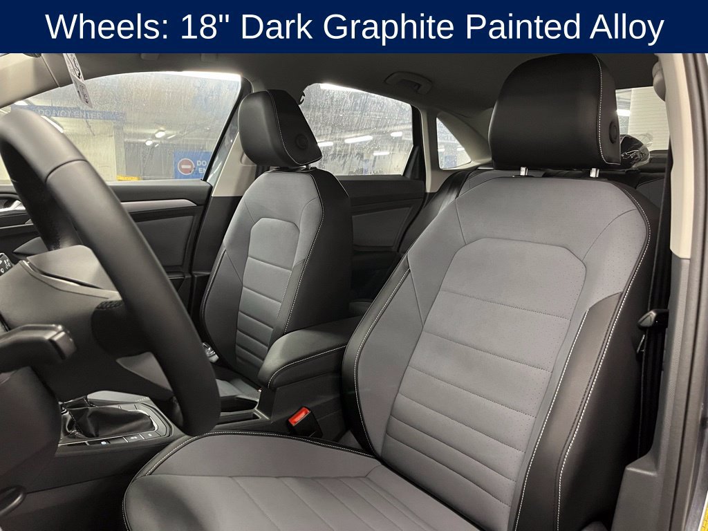 Used 2025 Volkswagen Jetta SE FWD image 15