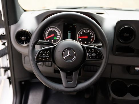 Used 2023 Mercedes-Benz Sprinter 2500 image 15