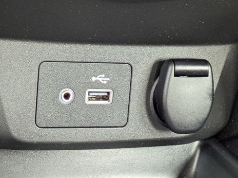 Used 2021 Nissan Rogue Sport SV image 25