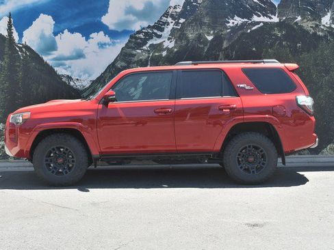 Certified 2022 Toyota 4Runner TRD Off-Road Premium w/ Moonroof Package AWD/4WD image 7