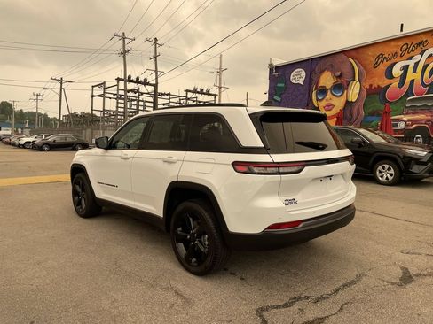 Used 2026 Jeep Grand Cherokee Limited w/ Limited Altitude Package AWD/4WD image 3