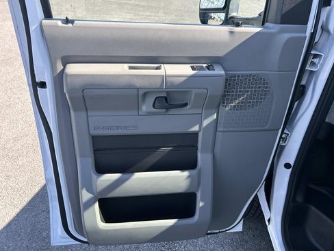 Used 2022 Ford E-350 and Econoline 350 Super Duty RWD image 25