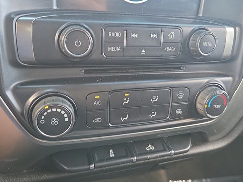 Used 2018 Chevrolet Silverado 1500 LT RWD image 30