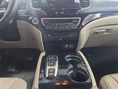Used 2022 Honda Pilot Touring image 11