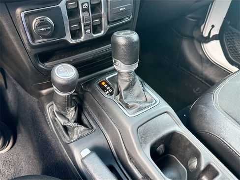 Used 2021 Jeep Wrangler Unlimited Freedom Edition image 17