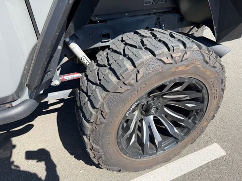 Used 2022 Jeep Gladiator Overland image 9