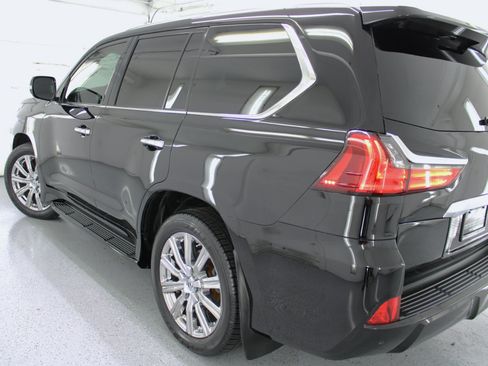 Used 2017 Lexus LX 570 4WD w/ Luxury Package image 16