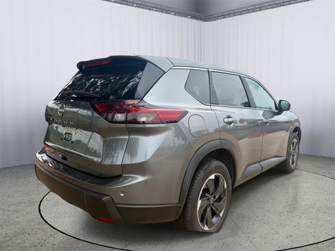 Used 2025 Nissan Rogue SV AWD/4WD image 4
