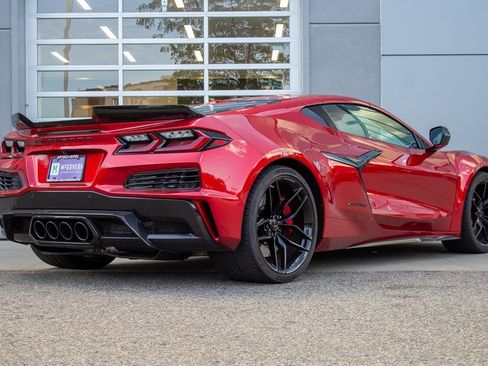 Used 2025 Chevrolet Corvette Z06 w/ Stealth Interior Trim Package image 10