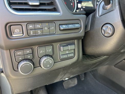 Used 2021 Chevrolet Tahoe Premier w/ Premium Package image 11