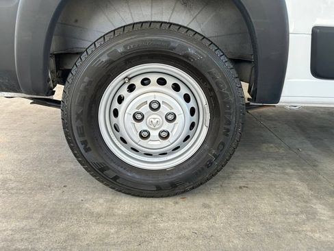 Used 2025 RAM ProMaster 2500 w/ Convenience Group FWD image 17