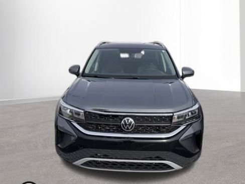 Used 2022 Volkswagen Taos SE image 11