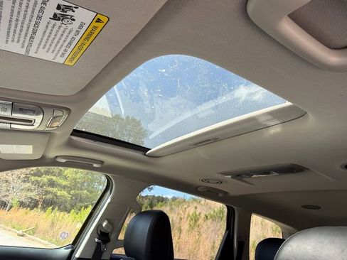Used 2025 Kia Telluride S FWD image 30